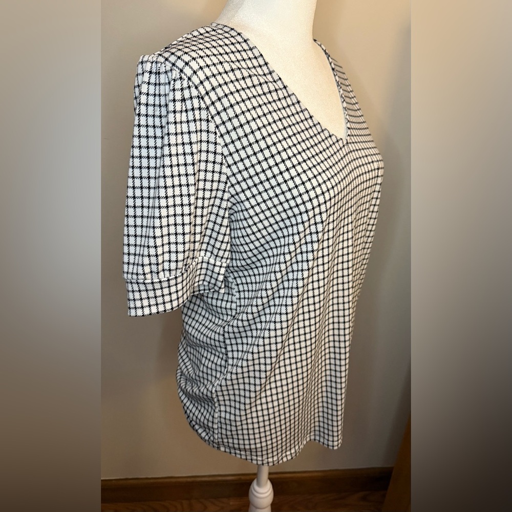 Black White Checkered V-Neck Short Sleeve Blouse Top (Polyester Blend)